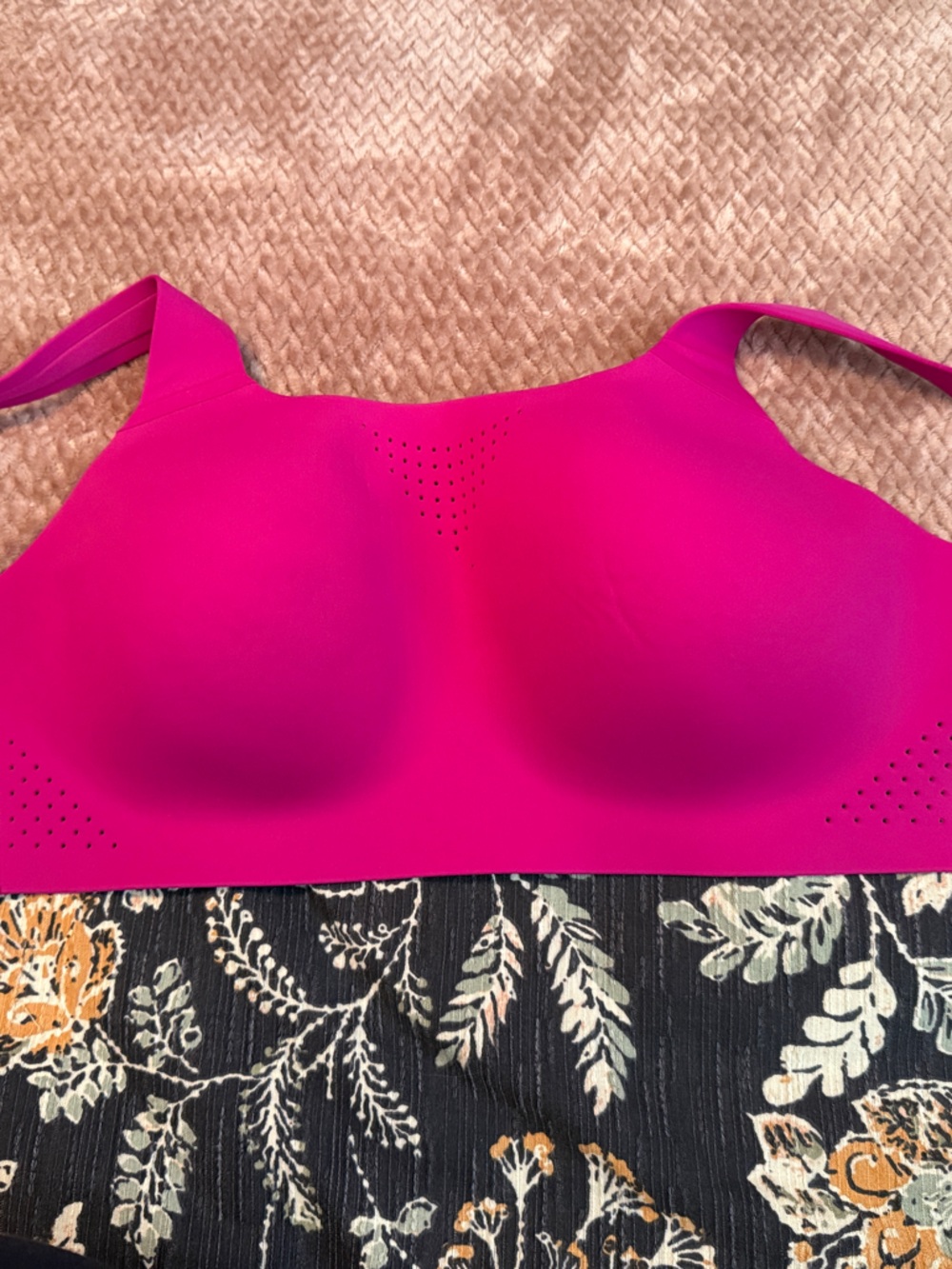Victoria's Secret Seamless Wireless Sports Bra in Bright Pink